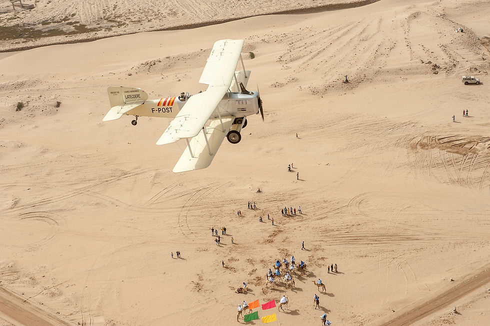 Événement majeur pour Tarfaya, après huit décennies d’absence, l’avion du Petit Prince est de retour en ce lieu où la légende est née, Cap Juby. C’est sur cette étendue de sable au milieu de nulle part que Saint-Exupéry atterrit, en octobre 1927, aux commandes d’un Breguet 14, pour y exercer les fonctions de chef d’aéroplace. E.B.