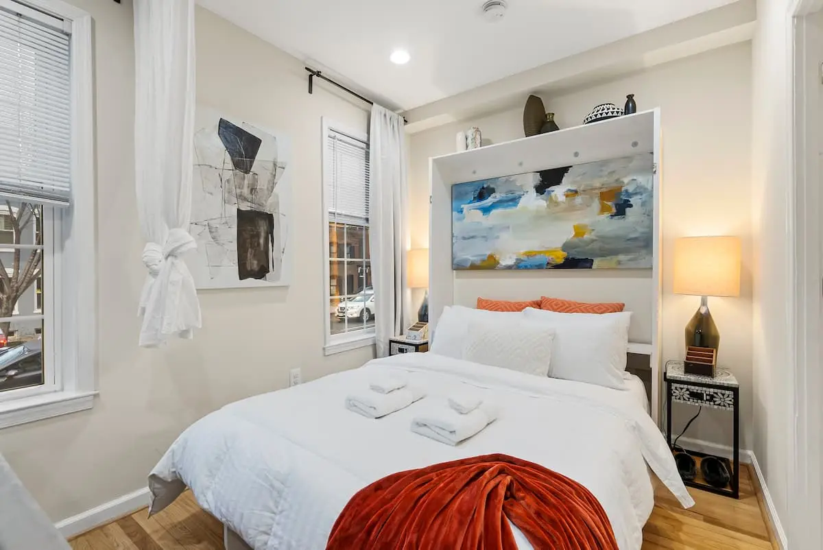 Fully Furnished Condo in Alexandria