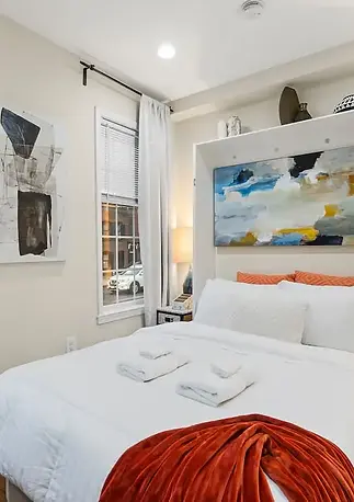 Fully Furnished Condo in Alexandria