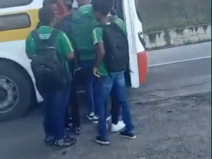 Transporte escolar superlotado coloca em risco a segurança de jovens estudantes em Simões Filho