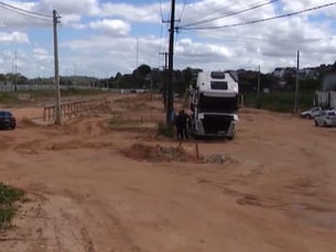 CADÊ A “NOVA RODOVIÁRIA” DE SIMÕES FILHO? Promessas enganosas e paralisação de obra revoltam a população simõesfilhense