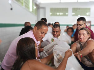INDIGNAÇÃO E REVOLTA: Falta de organização e logística pela atual gestão da prefeitura na distribuição de peixes deixa famílias sem alimento na Semana Santa em Simões Filho