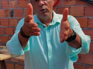 “A enganadinha continua e o prefeito Del também está enganando o povo”, declarou vereador Genivaldo Lima durante denúncia de obras paradas da Creche Modelo do Cristo Rei em Simões Filho; veja vídeo