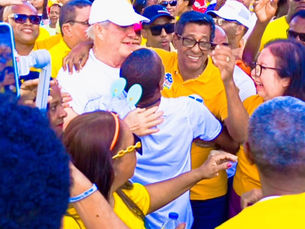Alanzinho Seu Estilo reuniu apoiadores em primeira caminhada de campanha