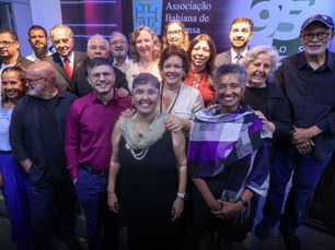 Associação Bahiana de Imprensa empossa nova diretoria e marca a eleição da primeira mulher a presidir a entidade