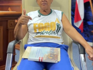Atleta Solange Carvalho é reverenciada pelo legado na condução da tocha do Fogo Simbólico na cidade de Simões Filho