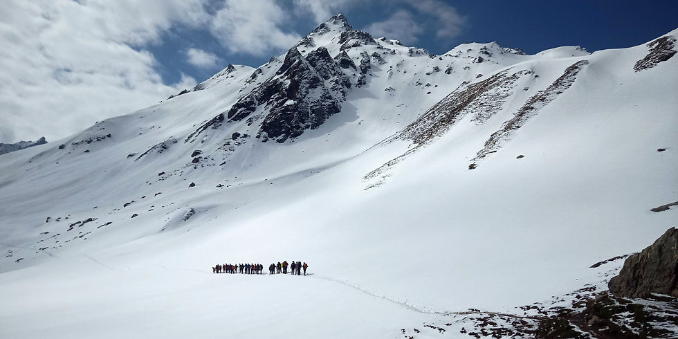 A group of trekkers from Wanderophile walking on the snow-covered trail of Sar Pass, Himachal Pradesh