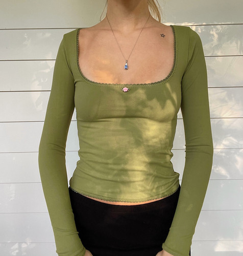 Green scoop neck long sleeve