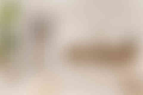 minimalistisches Fitnessstudio für zu Hause in natürlichen Farben