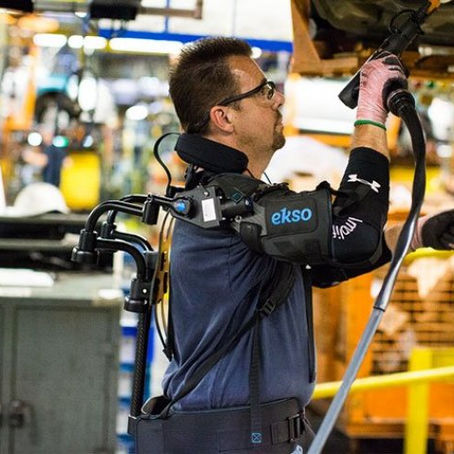 Η Ford εξοπλίζει τους εργαζομένους στα εργοστάσια με εξωσκελετούς