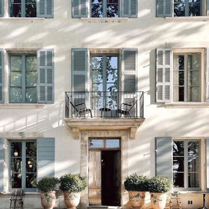 maîtriser les couleurs de sa façade et de ses menuiseries: entre style et cohérence.  