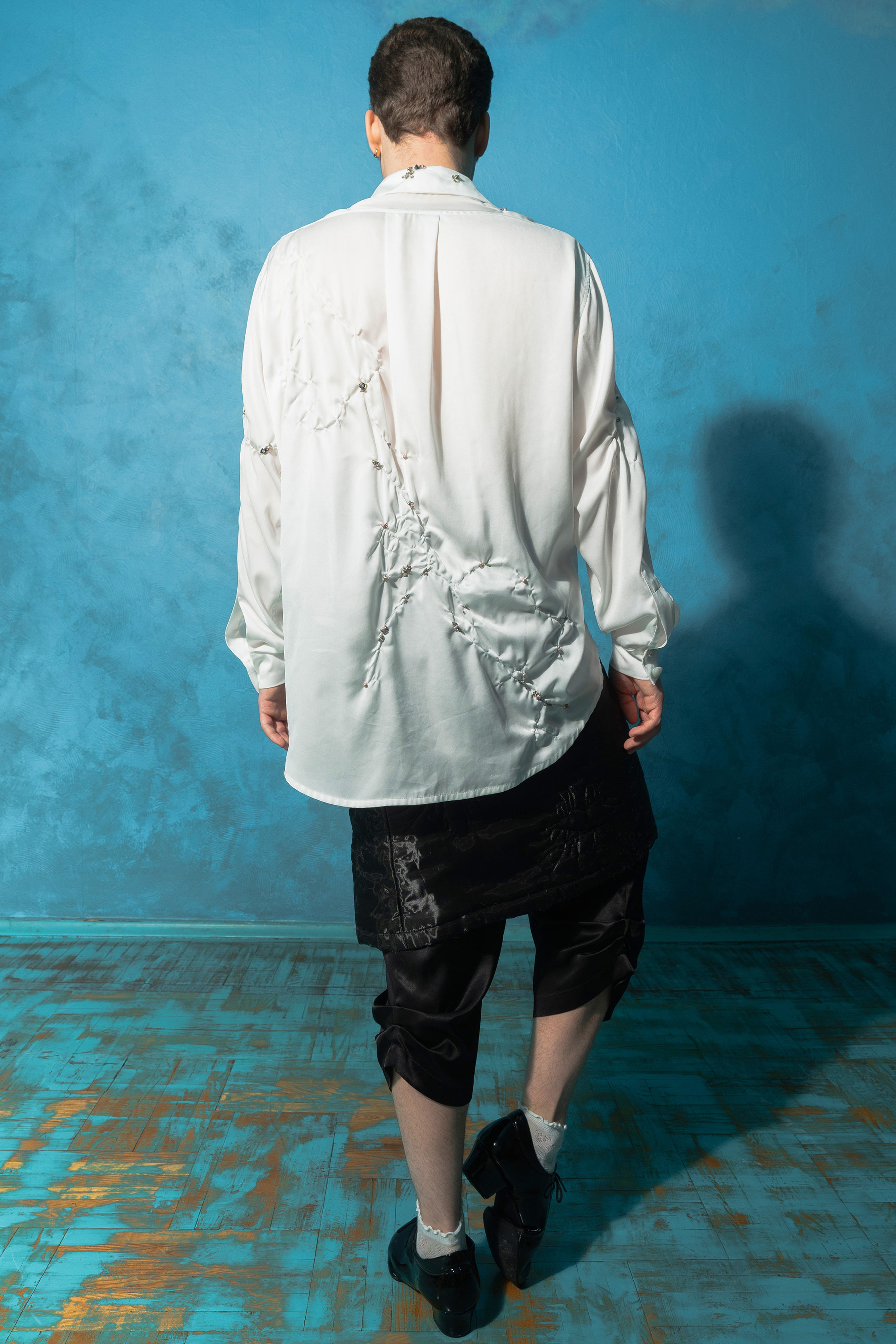 WHITE HAND EMBROIDERED WRINKLED SHIRT