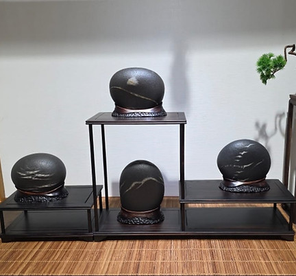 WBFF warming up suiseki award.jpg