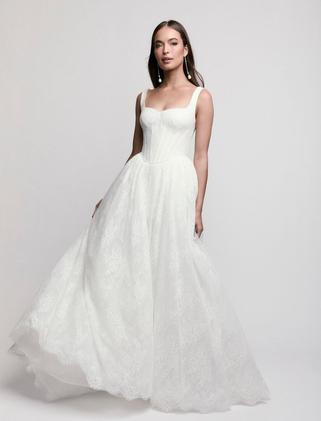 Clover 17130 Locket by Watters. Clover, romance in a gown. Full lace a line gown with a boned bodice framed in pearls.