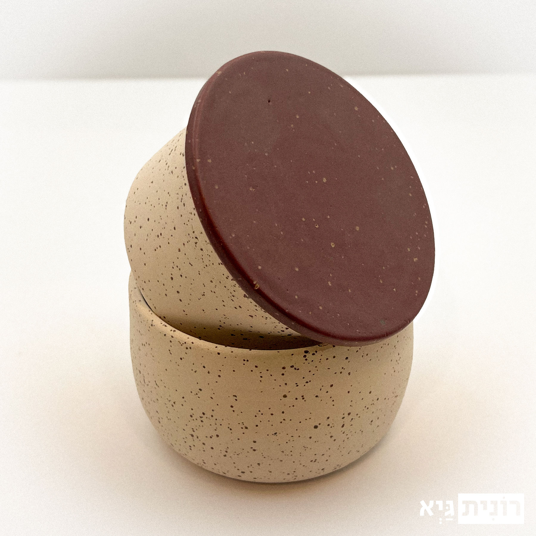 פעמון חמאה בזיגוג בורדו מט