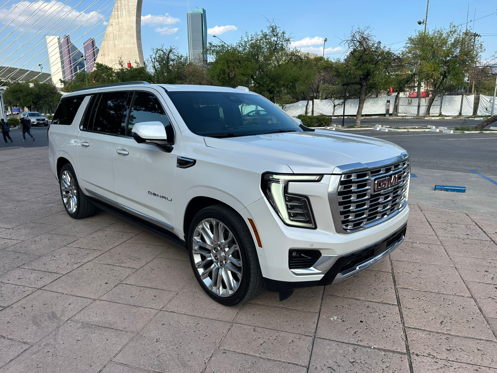 GMC YUKON DENALI XL LARGA 2025🏷️HM
