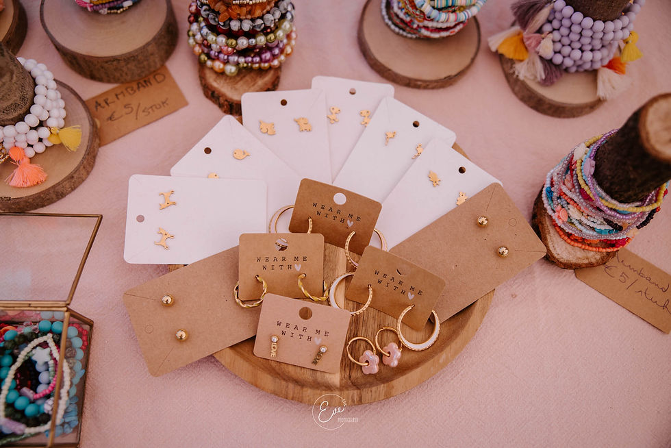 juwelen workshop kampjes feesten welzijn makersmarkt bar basil gierle lille poederlee kleine ondernemers lokaal ondernemer koop lokaal event eventlocatie schuur feesttent
