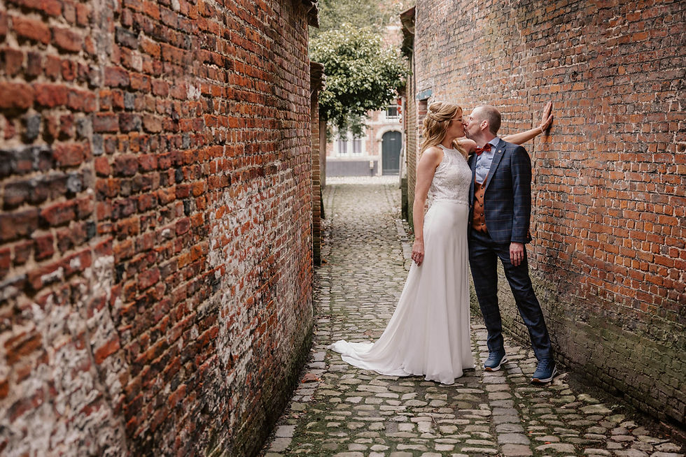 first look bruidspaar bruiloft huwelijk trouw trouwfotograaf huwelijksfotograaf trouwfotografie lier berlaar heist-op-den-berg wiekevorst itegem begijnhof piepenholleke