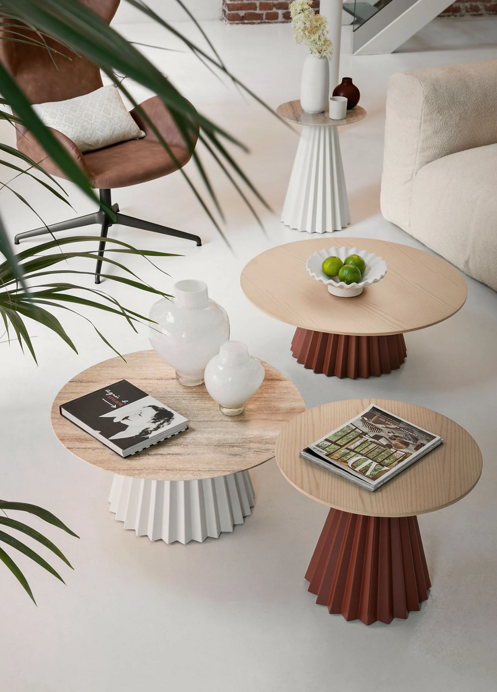 Table basse Plissé au style raffiné et formes sculpturales.