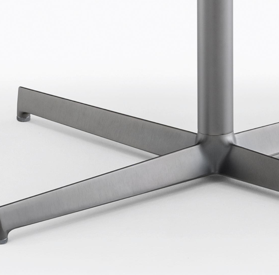 Table Laja avec base en aluminium et colonne en acier, design simple et modulable pour intérieur et extérieur
