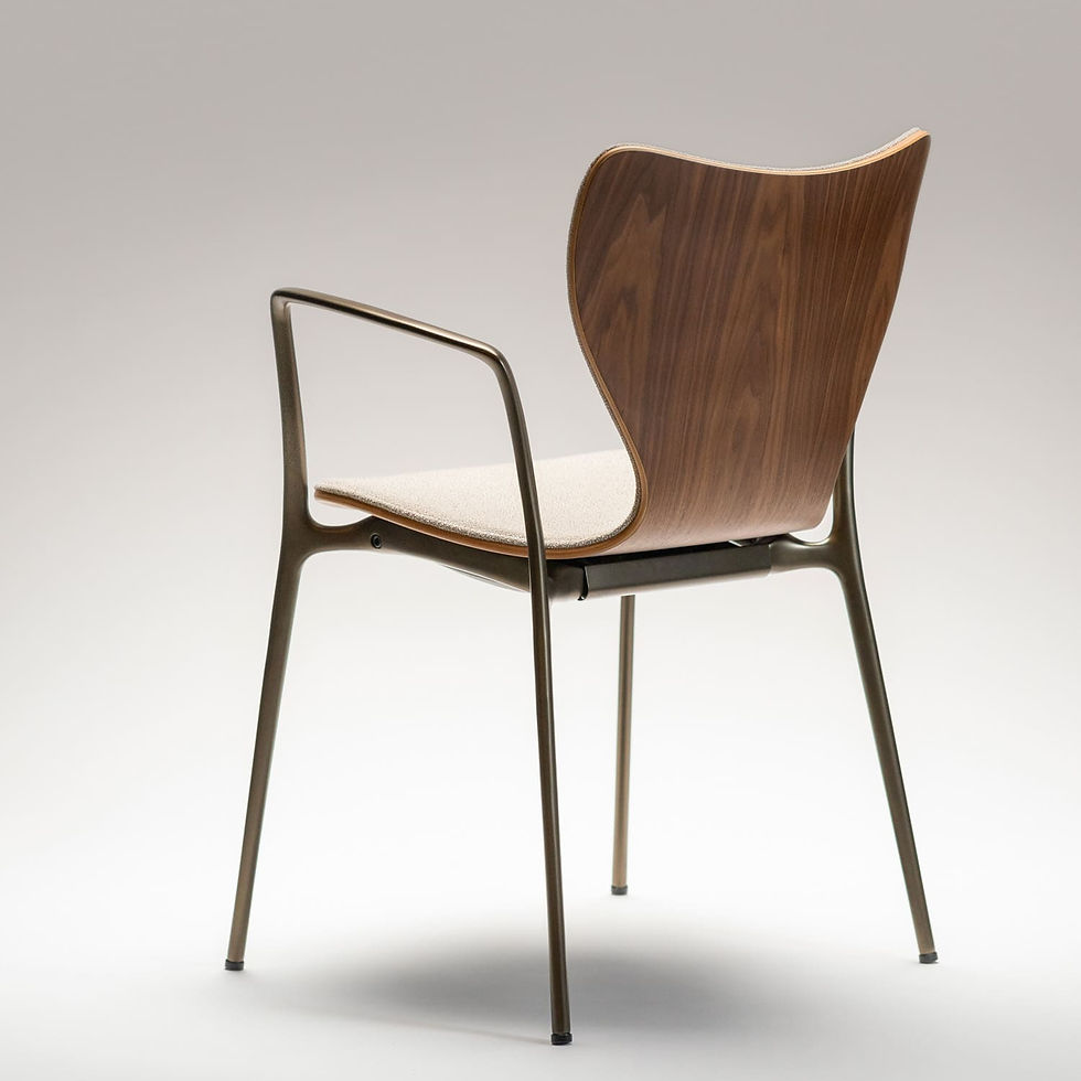 Chaise empilable Gorka 30th Akaba avec structure aluminium haute résistance, assise et dossier en contreplaqué, patins polyam