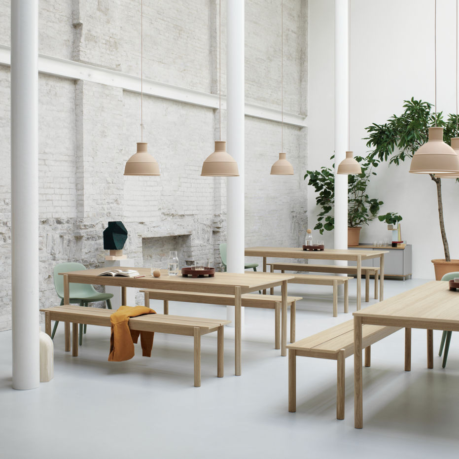 Banc Linear en bois design épuré