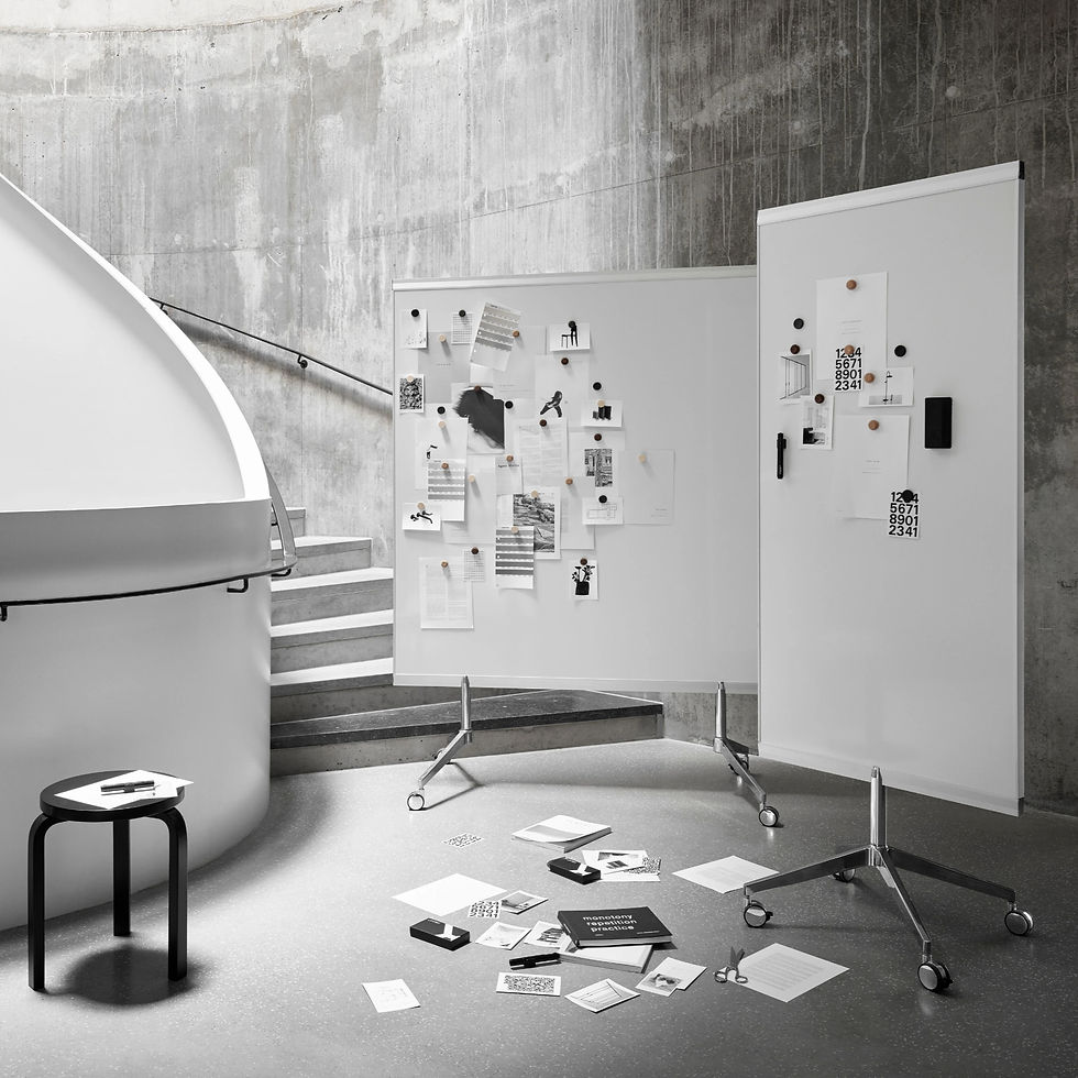 Tableau blanc mobile double face M3 avec surfaces magnétiques et cadre aluminium.