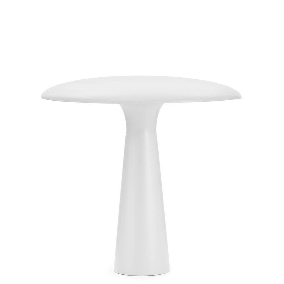 Lampe de table Shelter au design minimaliste avec abat-jour large diffusant une lumière douce