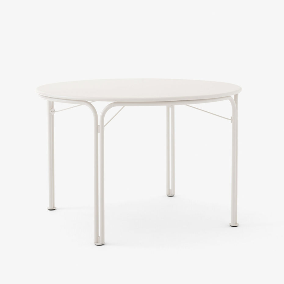 Table et mobilier d’extérieur Thorvald aux lignes épurées et formes sculptées