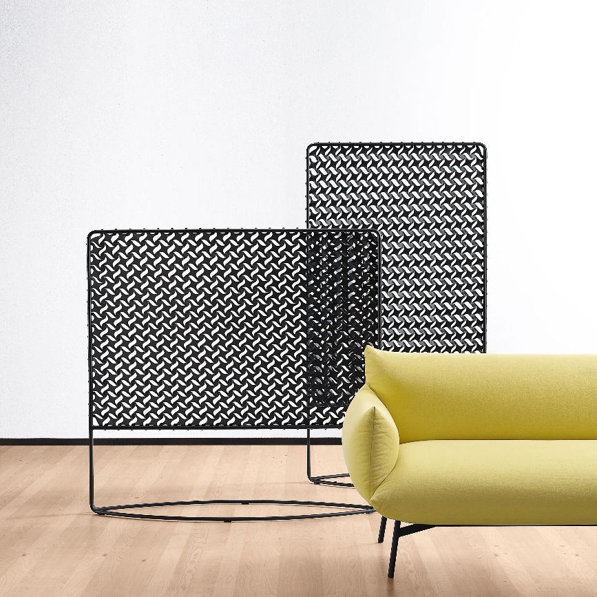 Paravent design Sunrise avec structure métallique et panneau en cuir décoratif.