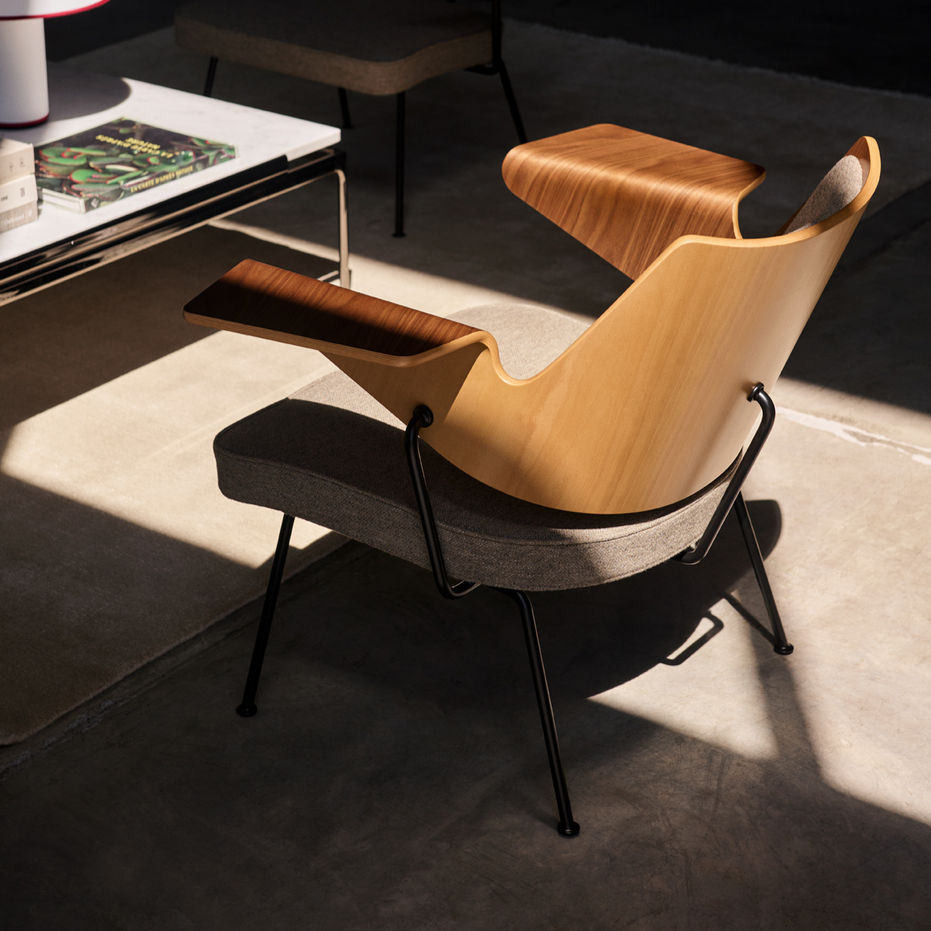 Fauteuil lounge RFH au design compact, silhouette basse et profil affirmé
