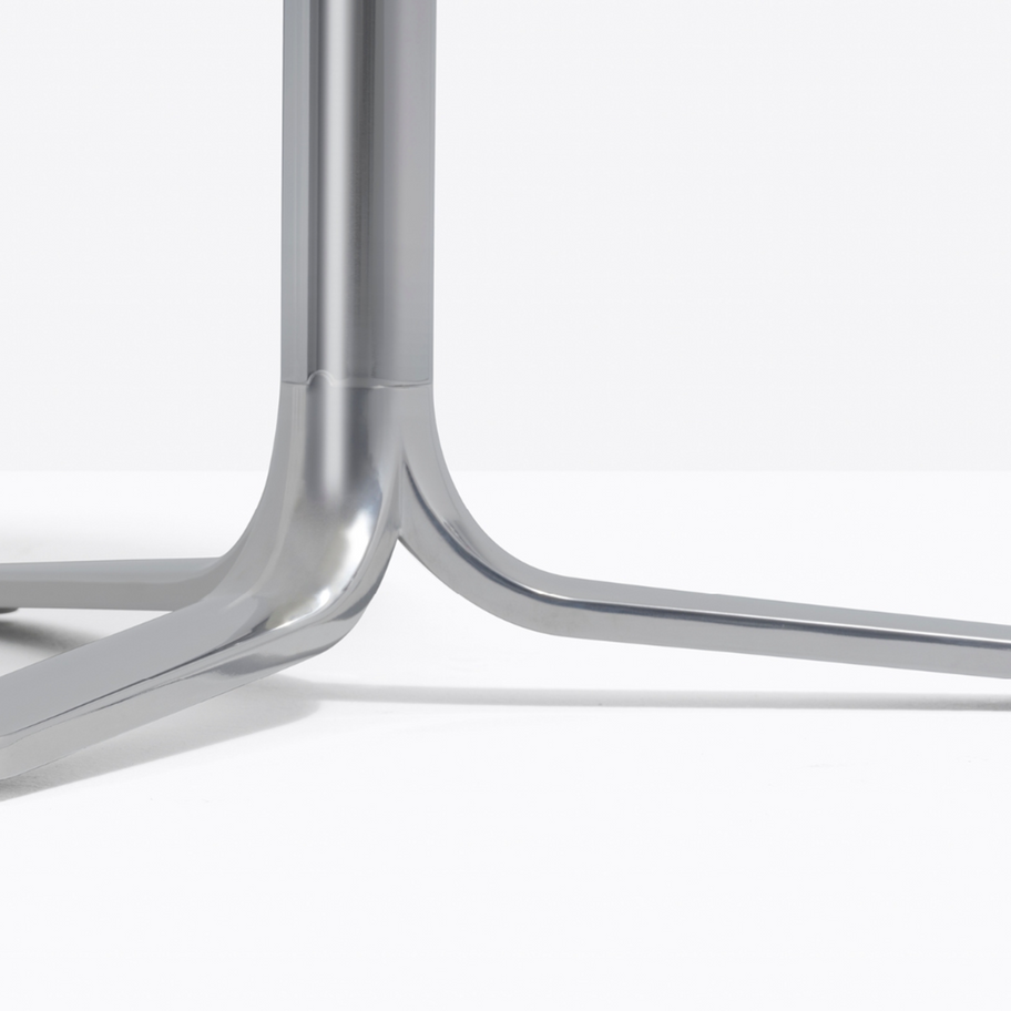Table basse Fluxo 5463 avec base en aluminium et colonne en acier