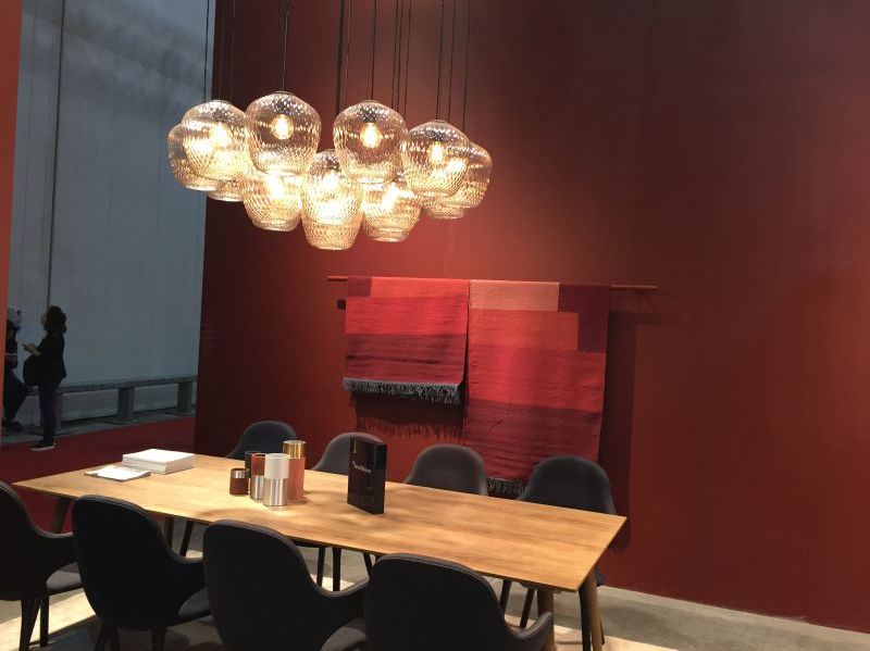 Blown som lysekrone og Chatch Chair fra Andtradition