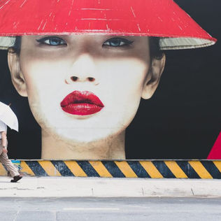 Qui peut prétendre encore que les campagnes sont des déserts culturels ? Certes, l’offre n’est pas aussi abondante qu’en ville. Mais de partout naissent des initiatives pour que vive la culture en milieu rural avec un certain succès pour ne pas dire un succès certain.