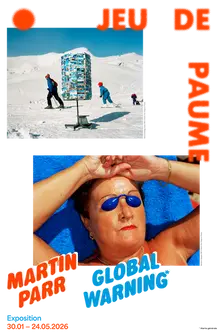 Présentée au Jeu de Paume, cette rétrospective retrace cinquante ans de photographie à travers le regard ironique et acéré de Martin Parr. Tourisme de masse, consommation et loisirs contemporains composent le portrait coloré d’un monde aussi fascinant que déséquilibré.