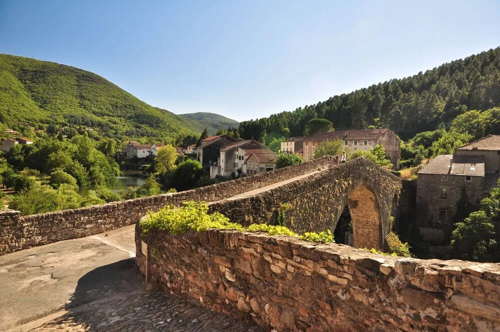 Olargues, village médiéval situé au pied de la montagne du Caroux, dans le Parc Naturel régional du Haut-Languedoc