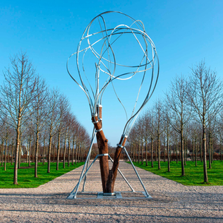 Une remarquable exposition signée de l’artiste Pablo Reinoso, s’installe jusqu’au 4 septembre 2022 au Domaine national de Chambord. La possibilité qu’offre Chambord à un artiste contemporain d’exposer ses œuvres, est une forme de démocratisation culturelle. C’est un véritable « Chambordement ».