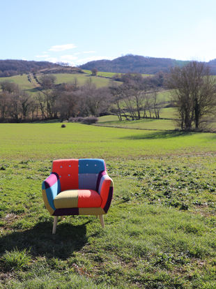 Depuis le 1er juin, la photographie envahit pacifiquement les villages et les collines du Lauragais dans le Nord audois. Des cours d'école aux places publiques, des campings aux églises, des jardins aux lavoirs... aucun endroit n'est oublié par cette douce folie photographique.