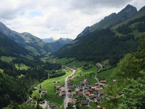 Jaun, dans la région de la Gruyère 1/2 (en Suisse ) : Un régal de village !