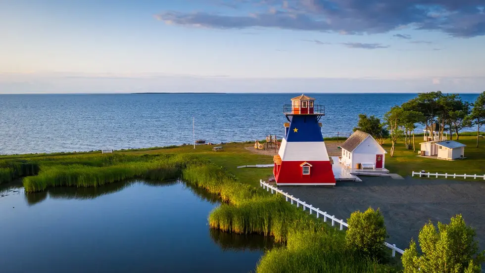 De l’Acadie, vous ne trouverez nulle trace sur une carte. Ce pays est plutôt une affaire d'identité. Celle des 500 000 acadiens peuplant les provinces maritimes du Canada (Nouveau Brunswick, Nouvelle Écosse, Terre Neuve et île du Prince Édouard) et de toutes celles et tous ceux qui composent la diaspora acadienne.