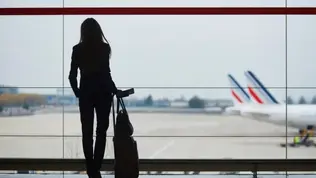 L'exécutif européen a validé la mesure française de suppression des vols intérieurs lorsqu'un trajet en train de moins de deux heures et demie est possible.