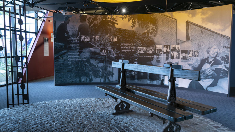 La ville de Sète, devait bien, pour rendre hommage à son enfant le plus célèbre et le plus populaire, imaginer un lieu à la mesure de son talent. C'est ainsi qu'en cette année 2021 intense en commémorations, on fête les 30 ans de l'Espace Brassens. Partons à sa découverte.