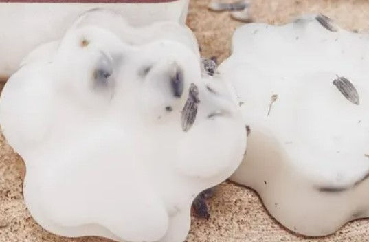 Thumbnail: Relaxing wax melt