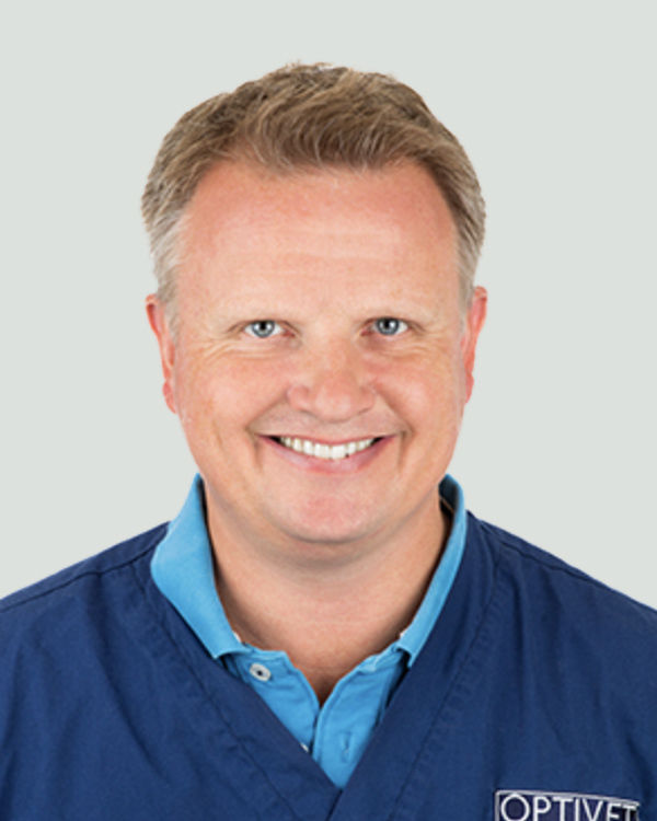 Dr Robert Lowe