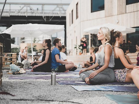 Mindful Team Events, oga Matten, Yoga on the Move Berlin-Schöneberg, Retreats & Events Yoga
