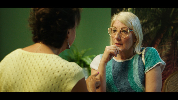 kajsa ernst som ju-anita, lotta tejle som barbro.jpeg
