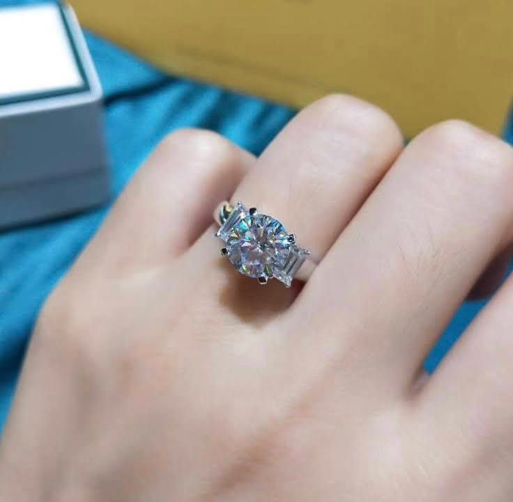 Thumbnail: MR12 -3 Carat Round Cut Moissanite Ring - 2卡圓形莫桑石戒指