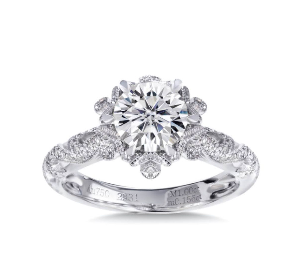 MR43 -1 Carat Round Cut Moissanite Vintage Ring - 1卡圓形莫桑石復古伴碎鑽戒