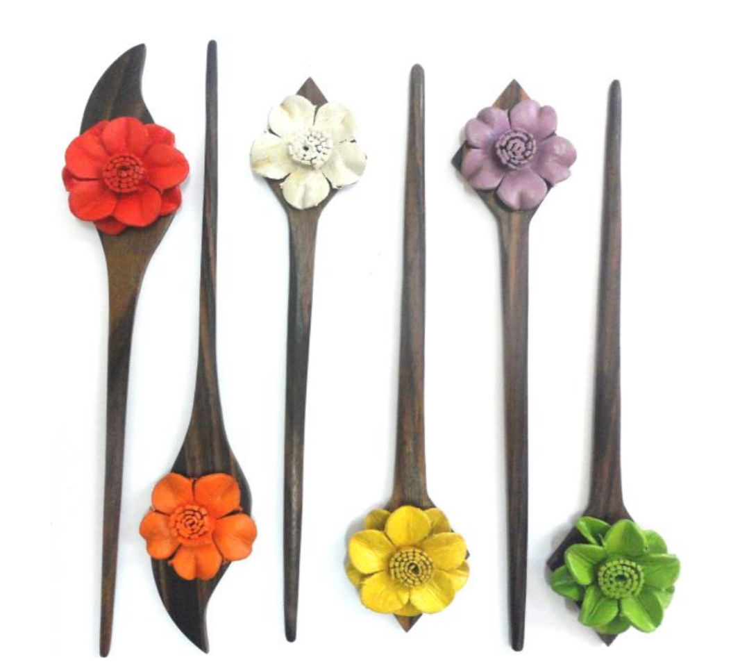 Palos de pelo étnico de madera y piel 001