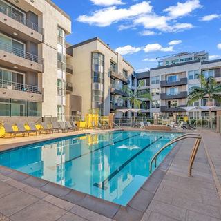 2 Bedroom Marina Del Rey Apartment